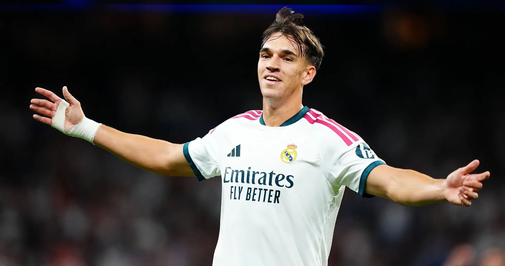 Jugador de Real Madrid celebrando un gol en partido