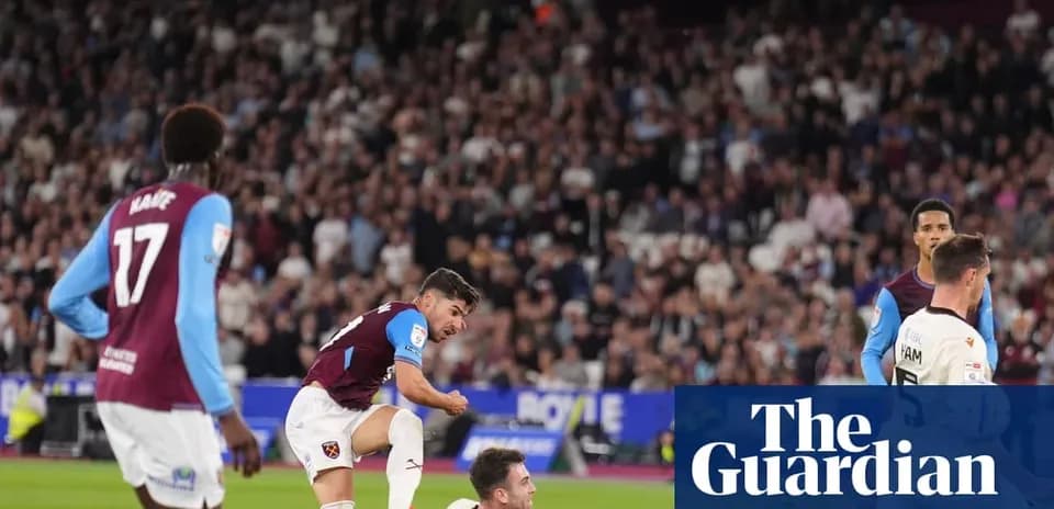 Jugador de West Ham celebrando un gol en el estadio