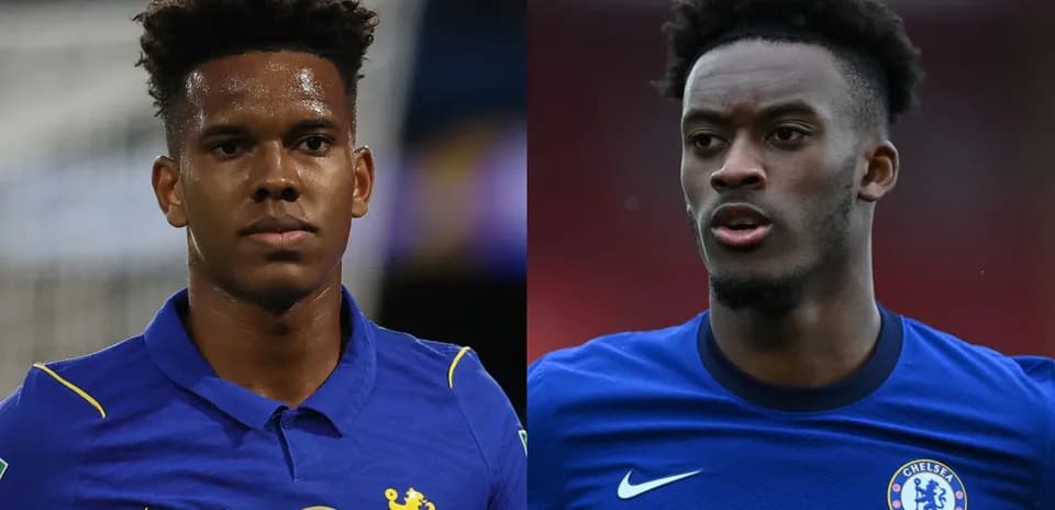 Dos jugadores de Chelsea en camisetas azules