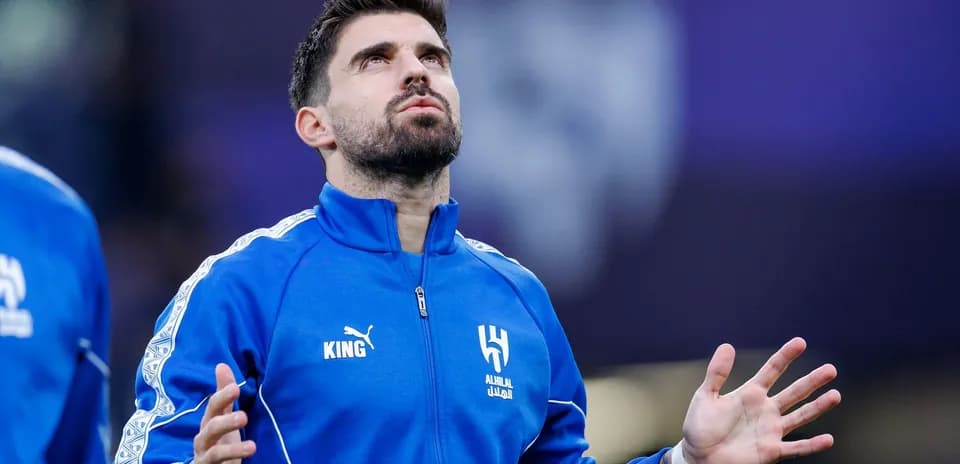Jugador de Al Hilal en calentamiento previo al partido