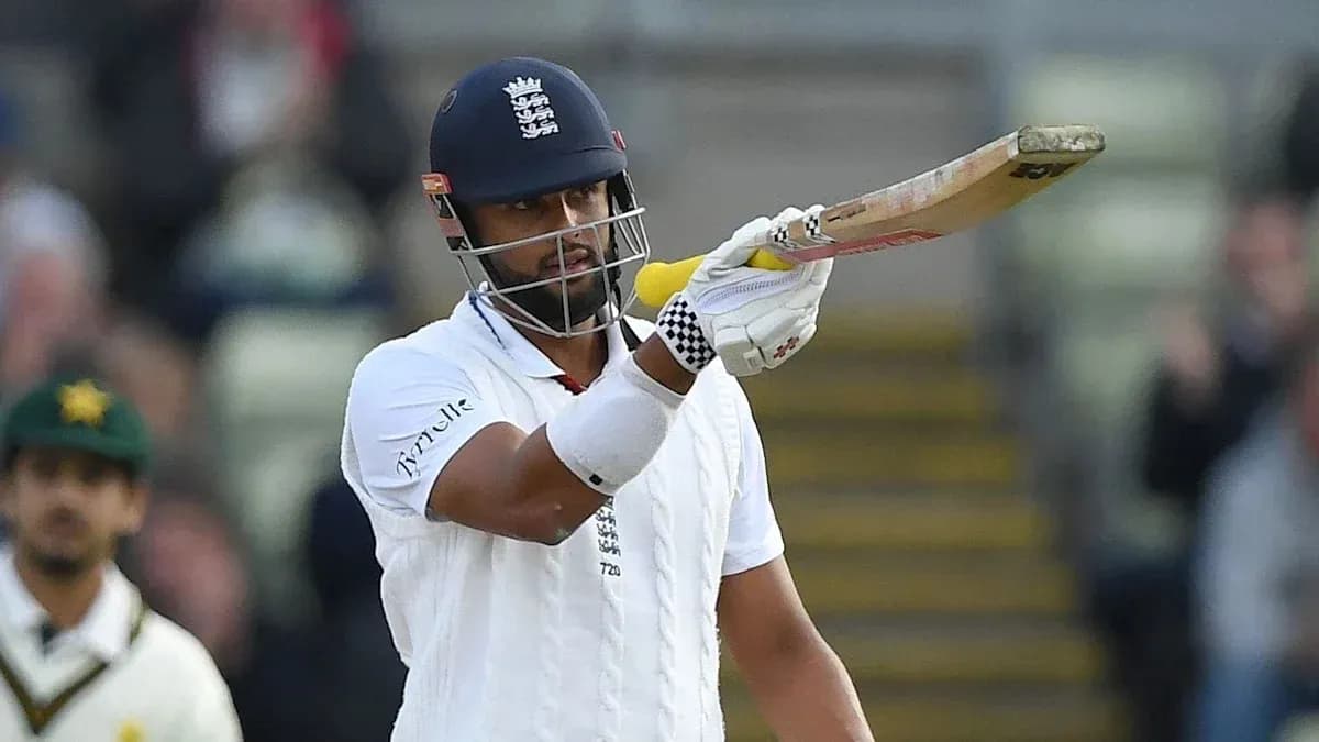 Jugador de cricket de Inglaterra levantando su bate