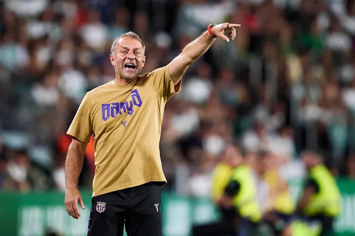 Entrenador dirigiendo desde la línea de banda