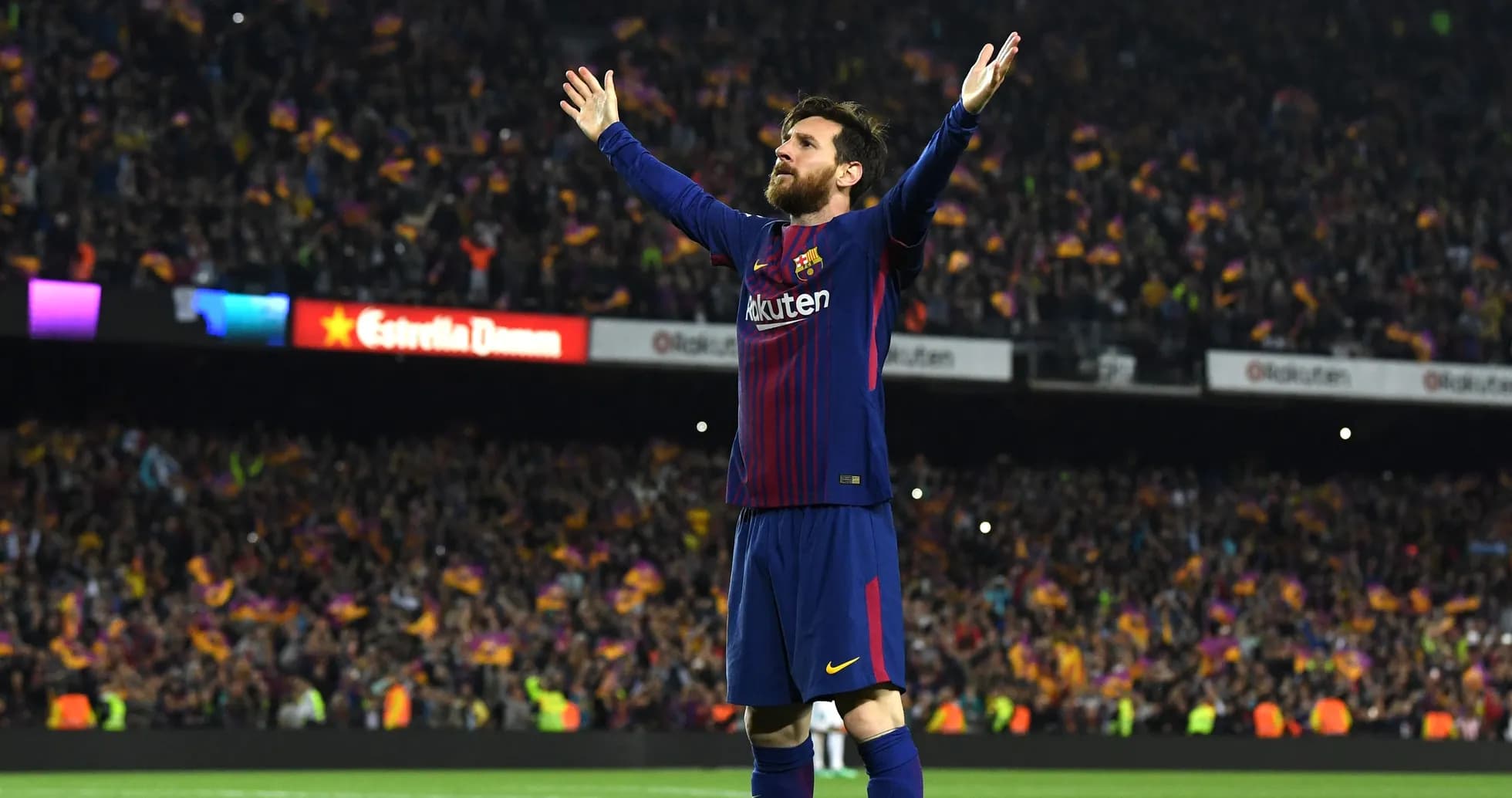 Jugador de Barcelona celebrando ante la afición