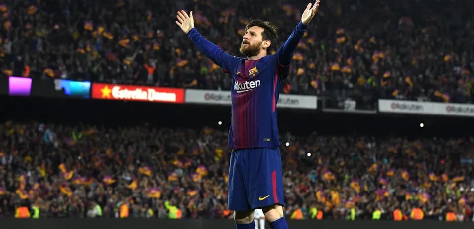 Jugador de Barcelona celebrando ante la afición
