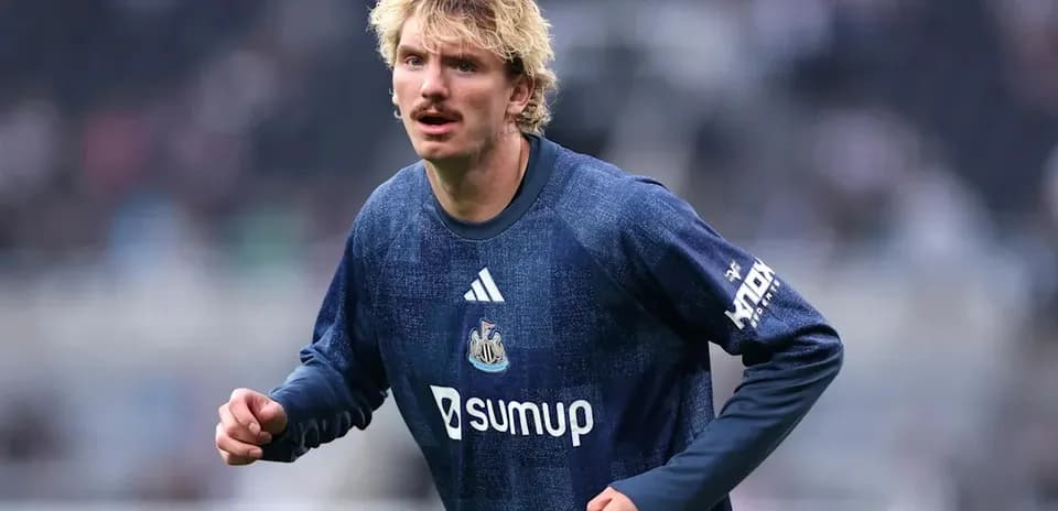 Jugador de Newcastle calentando antes del partido