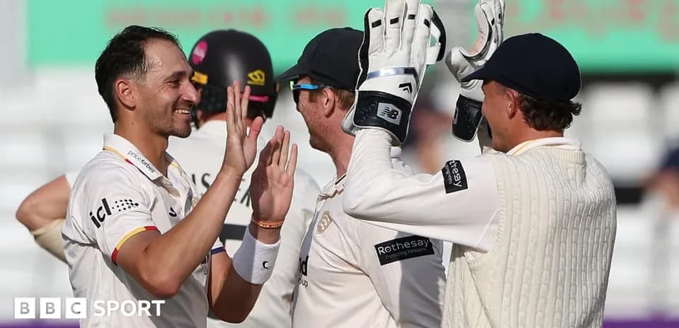 Jugadores celebrando una victoria en cricket