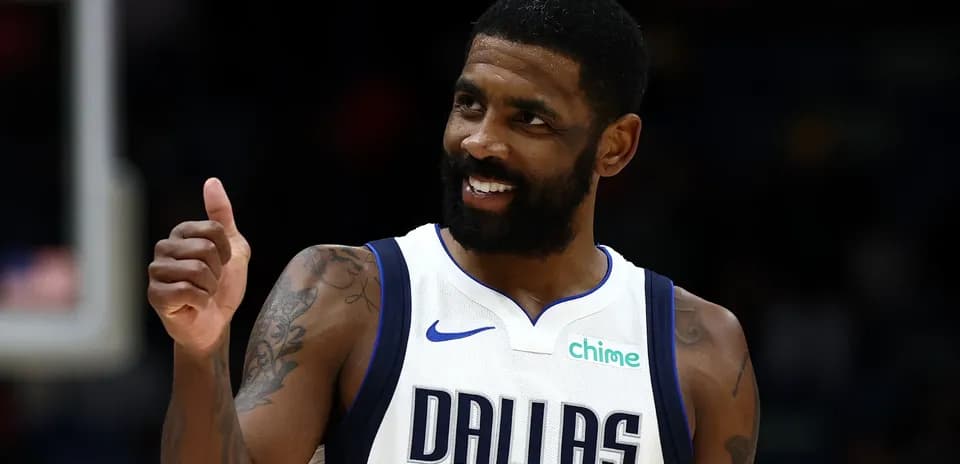 Jugador de baloncesto con camiseta de Dallas Mavericks
