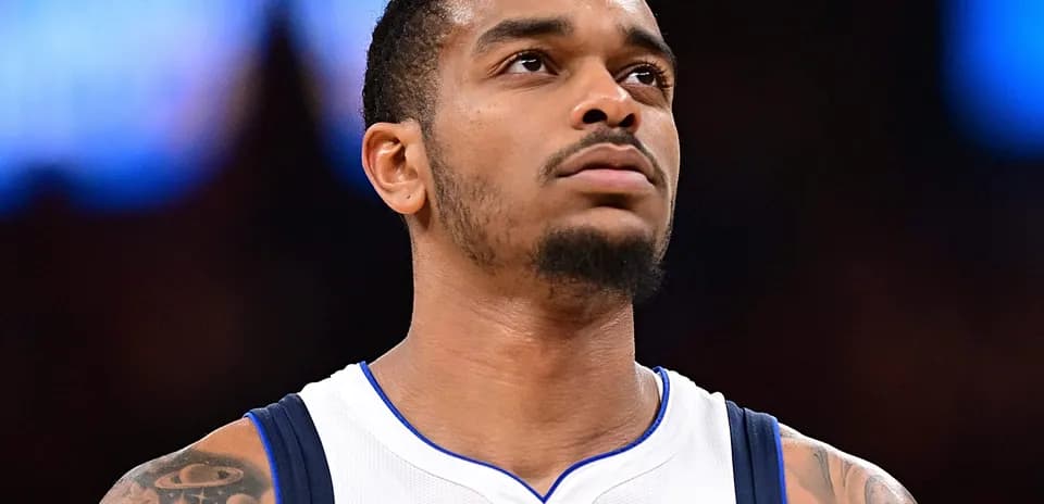 Jugador de Dallas Mavericks en acción durante el partido