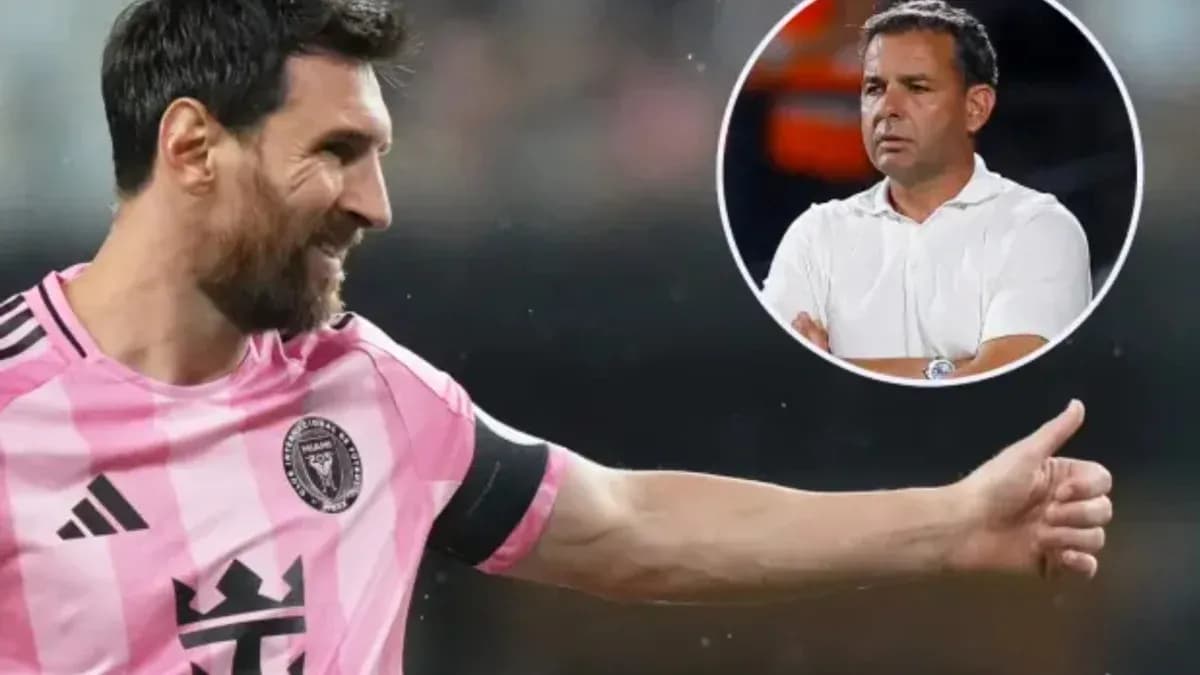 Lionel Messi en camiseta rosa con gesto positivo