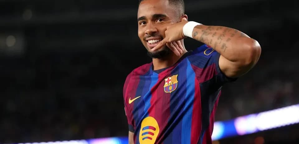 Jugador de Barça celebrando con gesto de llamada