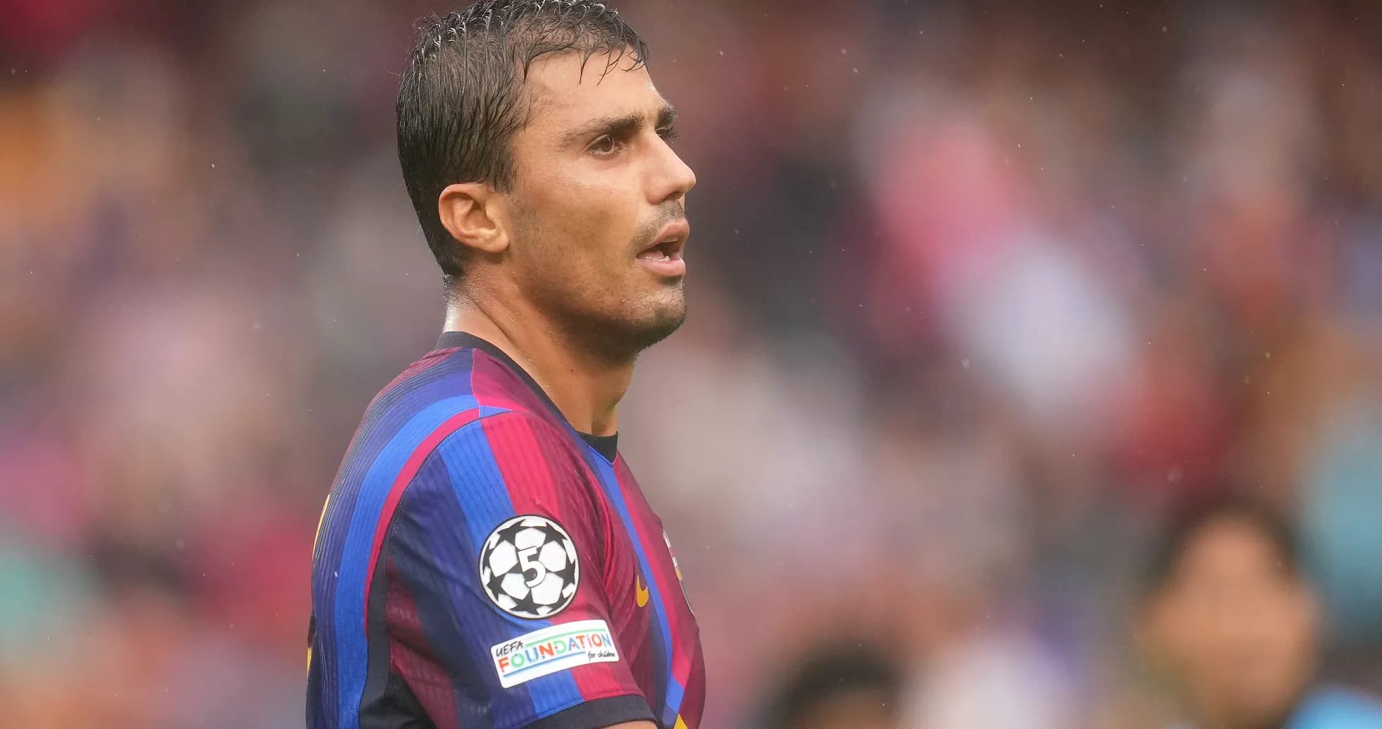 Jugador de Barcelona en partido de fútbol