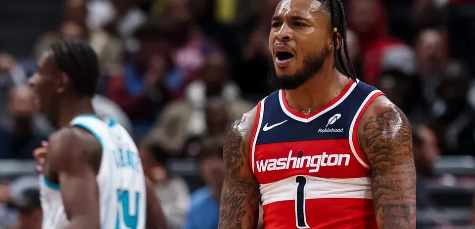 Jugador de los Washington Wizards celebrando una jugada