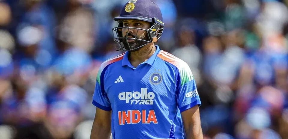 Jugador de cricket de India en uniforme azul
