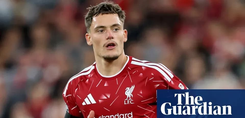 Jugador de Liverpool en el campo durante un partido