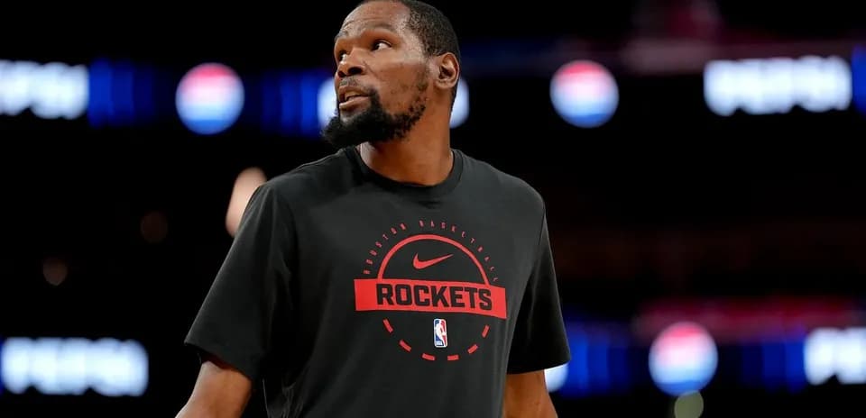 Jugador de los Rockets en calentamiento previo al partido