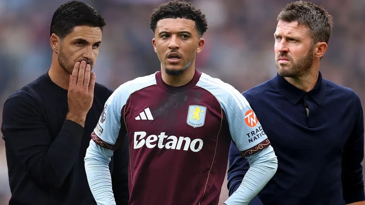 Entrenadores y jugador de Aston Villa en el campo