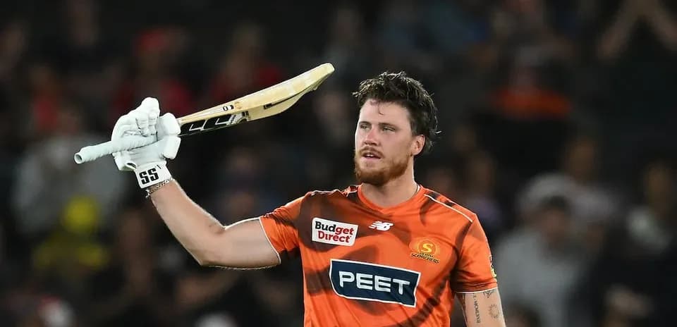 Jugador de cricket celebrando con bate en mano