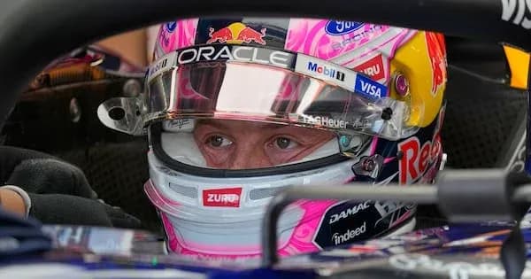 Piloto en el cockpit de un coche de Fórmula 1