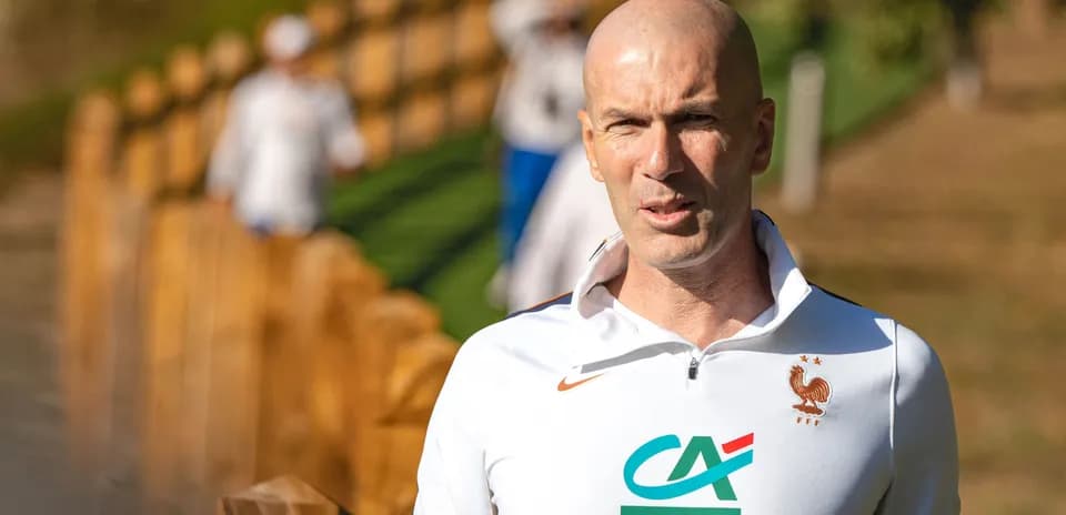 Zinedine Zidane en entrenamiento con la selección francesa