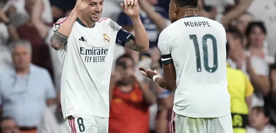 Jugadores de Real Madrid celebrando un gol juntos