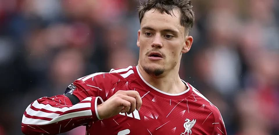 Jugador de Liverpool durante un partido en acción