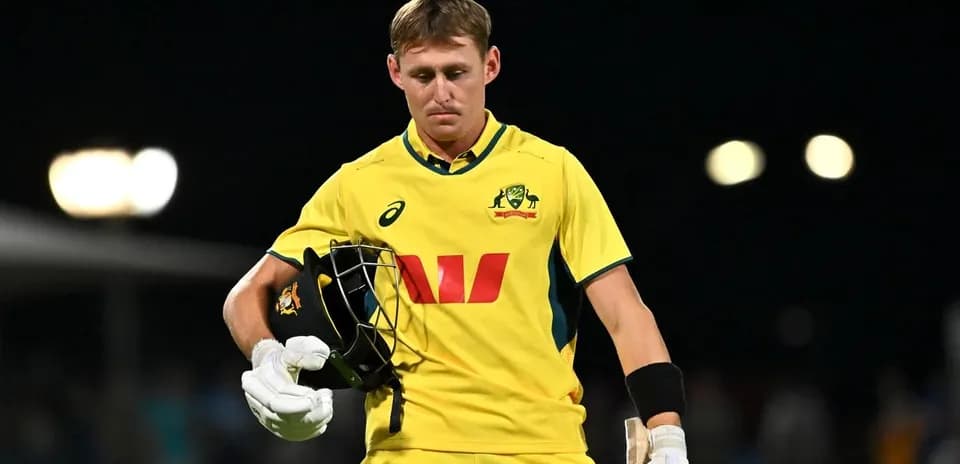 Jugador australiano saliendo del campo tras eliminarse