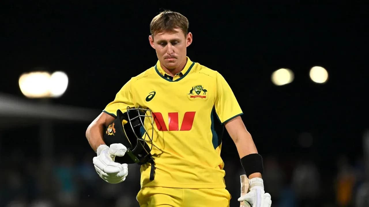 Jugador australiano saliendo del campo tras eliminarse