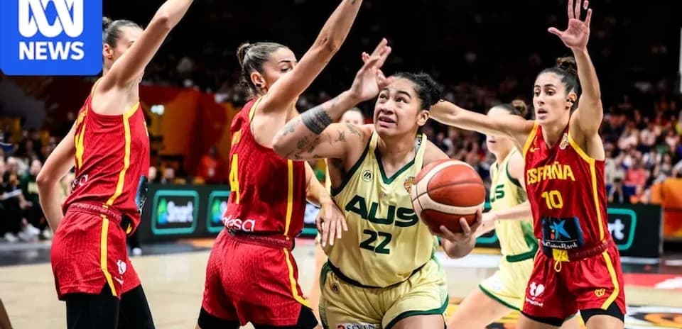 Jugadora de Australia intentando anotar contra España