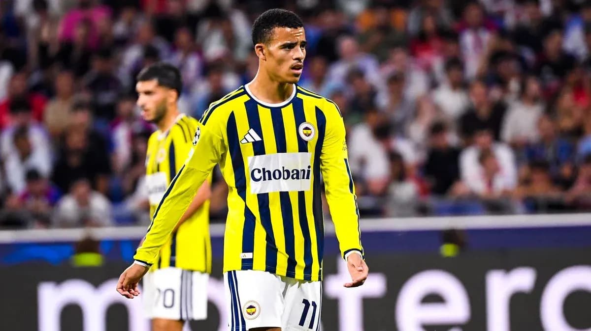 Jugador de Fenerbahçe en acción durante partido