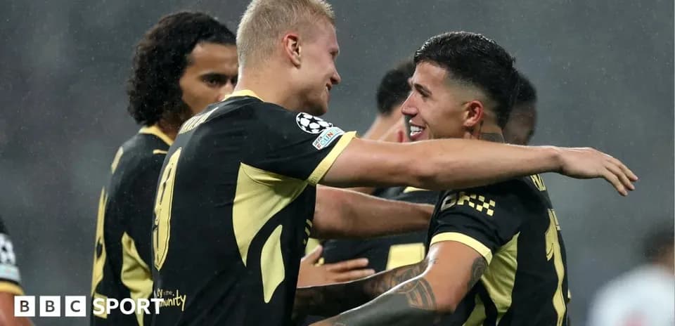Jugadores celebrando un gol en el partido