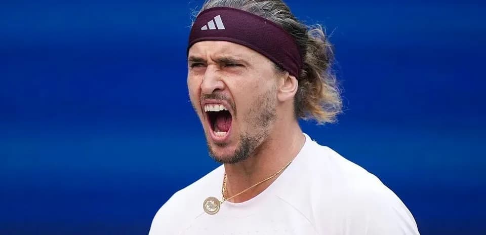 Jugador de tenis celebrando durante un partido