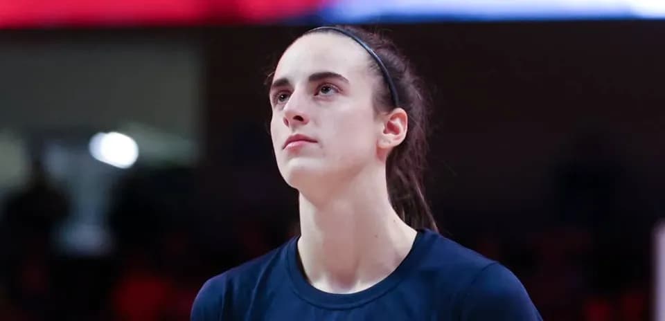 Jugadora de baloncesto en calentamiento previo al partido