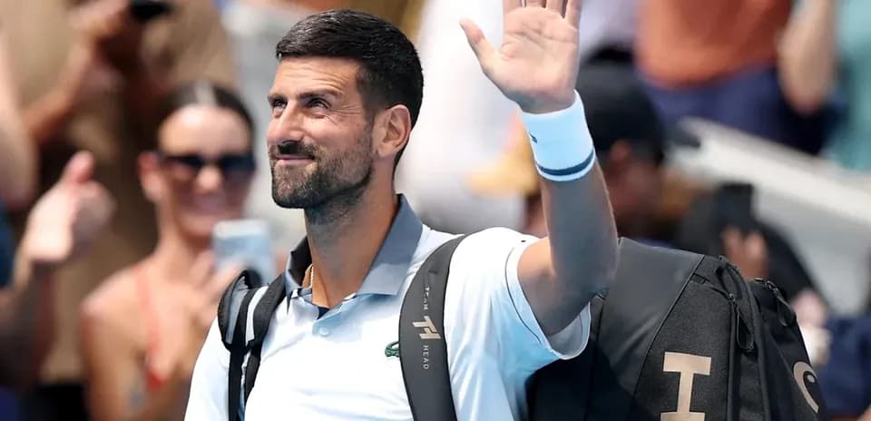 Novak Djokovic saludando al público después del partido