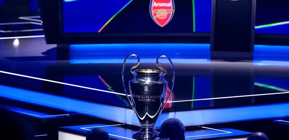 Trofeo de la Liga de Campeones en el escenario