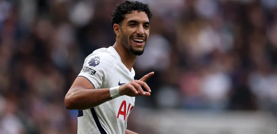 Jugador de Tottenham celebrando durante un partido