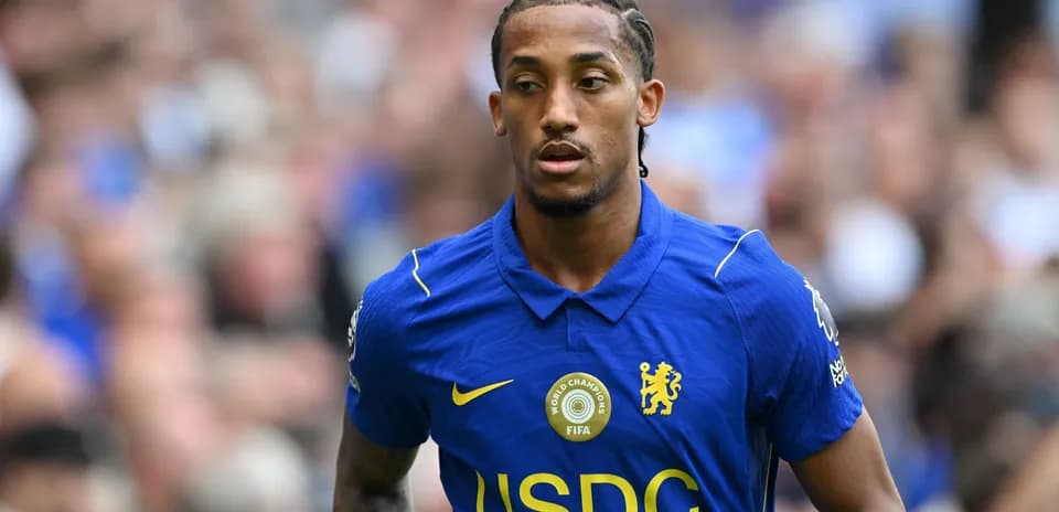 Jugador de Chelsea en campo durante el partido