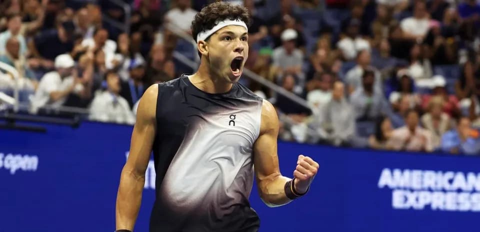 Jugador de tenis celebrando un punto en el US Open