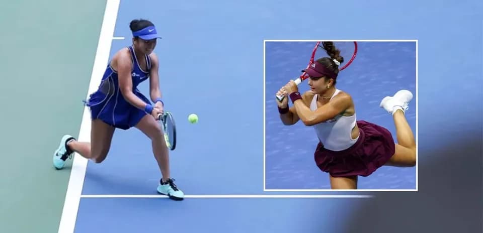Jugadora de tenis golpeando la pelota en cancha