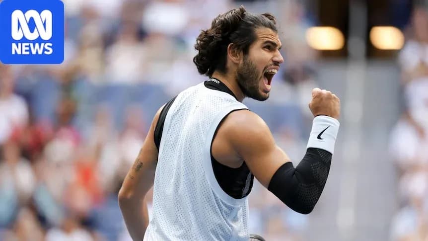 Jugador de tenis celebrando durante un partido