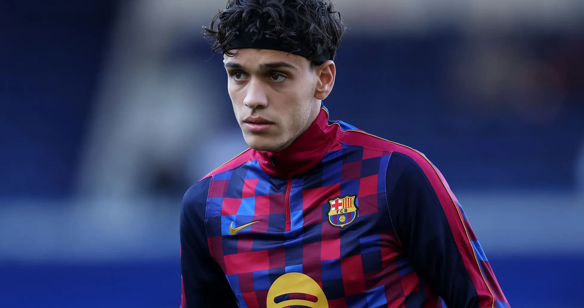 Jugador de Barcelona en calentamiento antes del partido Jugador de Barcelona en calentamiento antes del partido