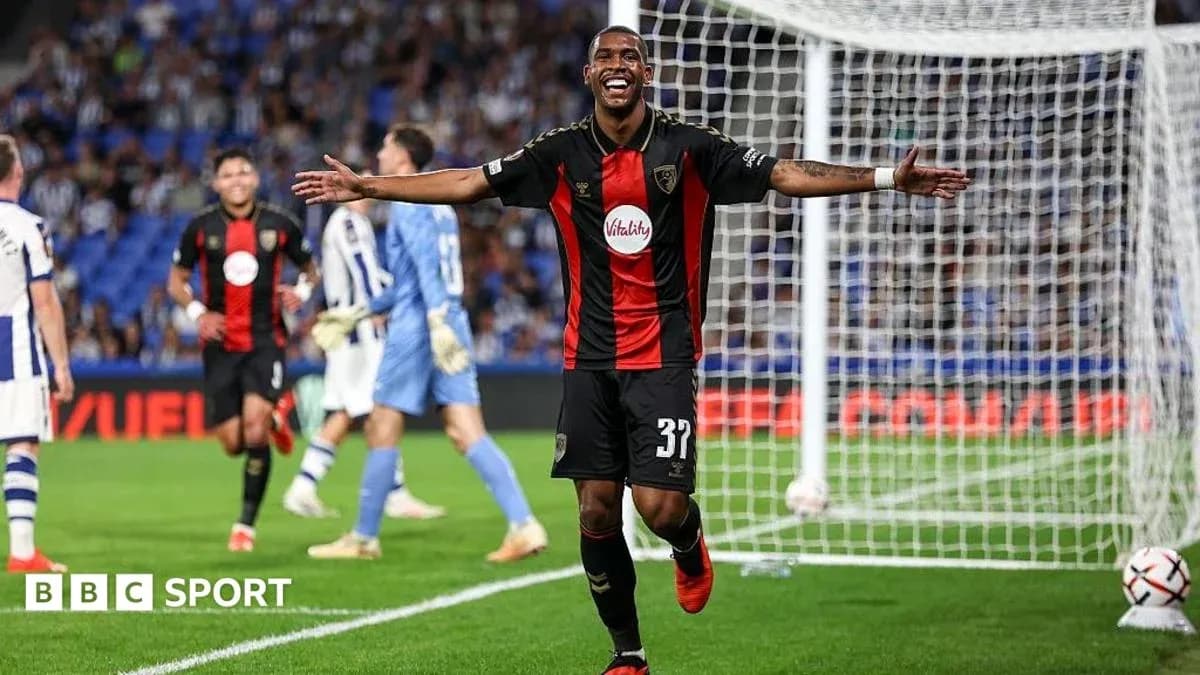 Jugador de Bournemouth celebrando un gol en el partido Jugador de Bournemouth celebrando un gol en el partido