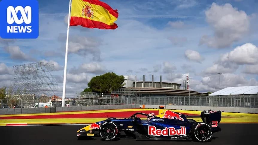 Coche de Fórmula 1 de Red Bull en circuito Coche de Fórmula 1 de Red Bull en circuito