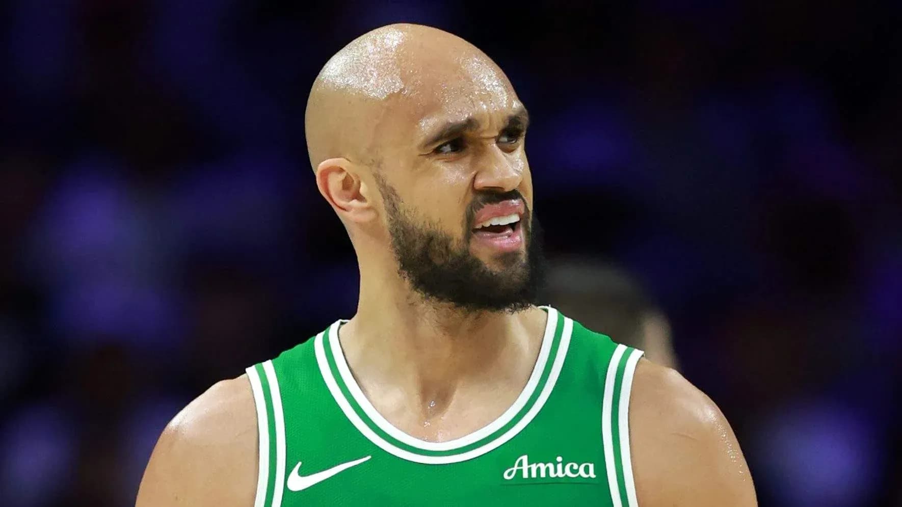 Jugador de baloncesto con camiseta verde en acción Jugador de baloncesto con camiseta verde en acción