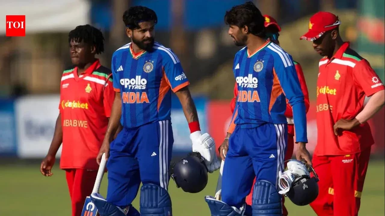 Jugadores de India y Zimbabue en el campo de cricket Jugadores de India y Zimbabue en el campo de cricket