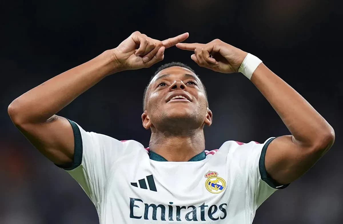 Jugador de Real Madrid celebrando un gol Jugador de Real Madrid celebrando un gol