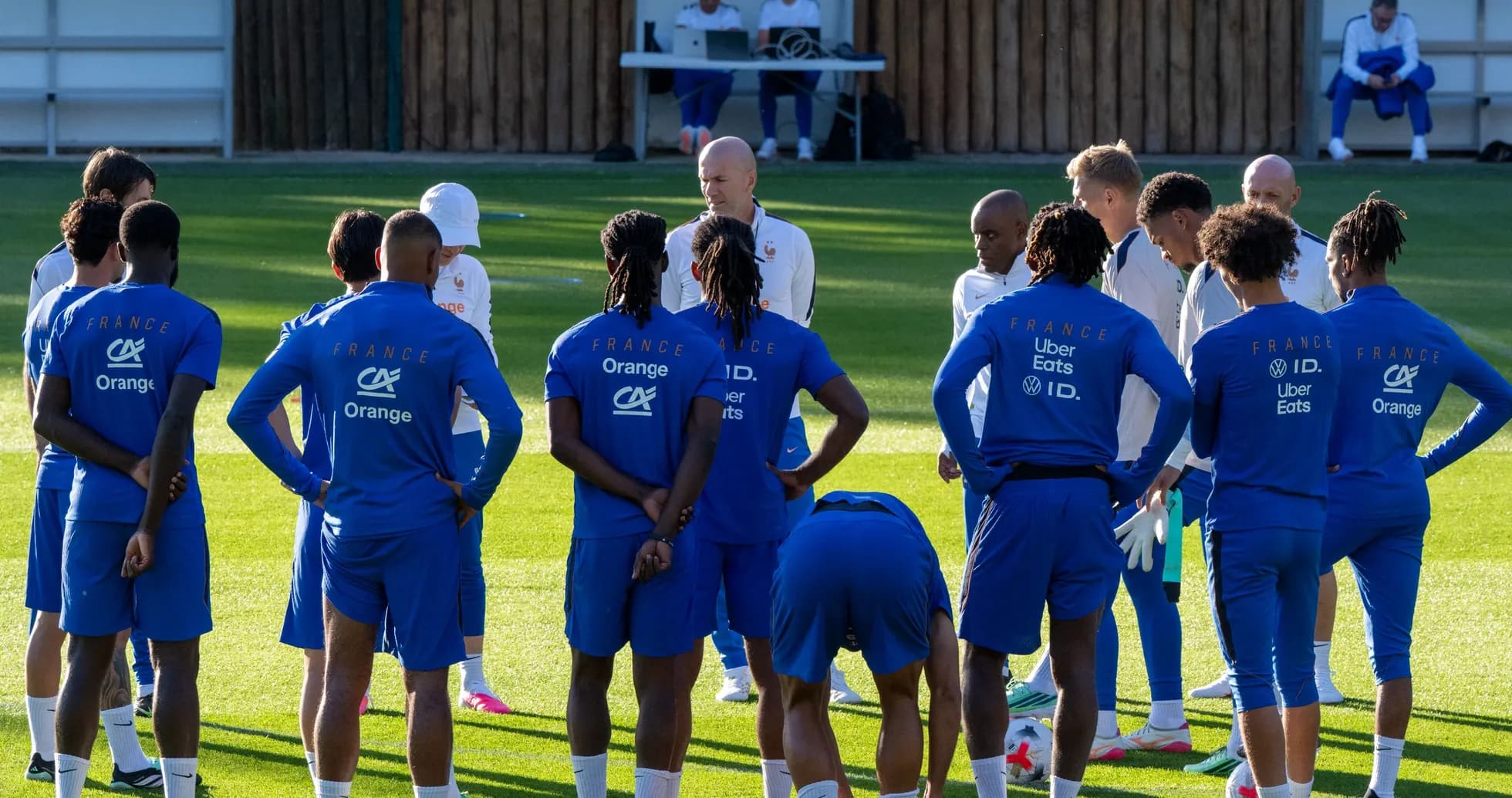 Jugadores de Francia en reunión durante entrenamiento Jugadores de Francia en reunión durante entrenamiento