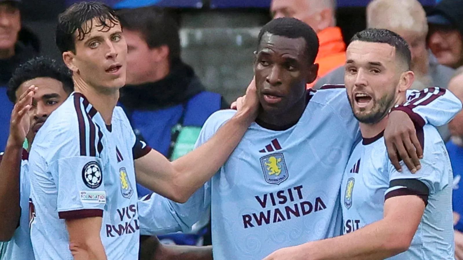 Jugadores de Aston Villa celebrando un gol Jugadores de Aston Villa celebrando un gol