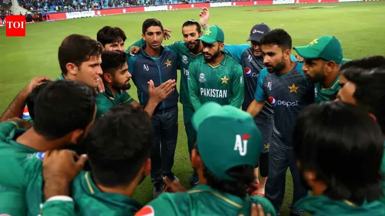 Jugadores de Pakistán en reunión durante el partido Jugadores de Pakistán en reunión durante el partido
