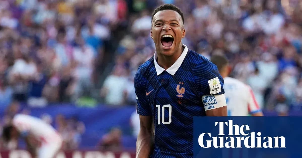 Jugador de Francia celebrando un gol en el partido Jugador de Francia celebrando un gol en el partido