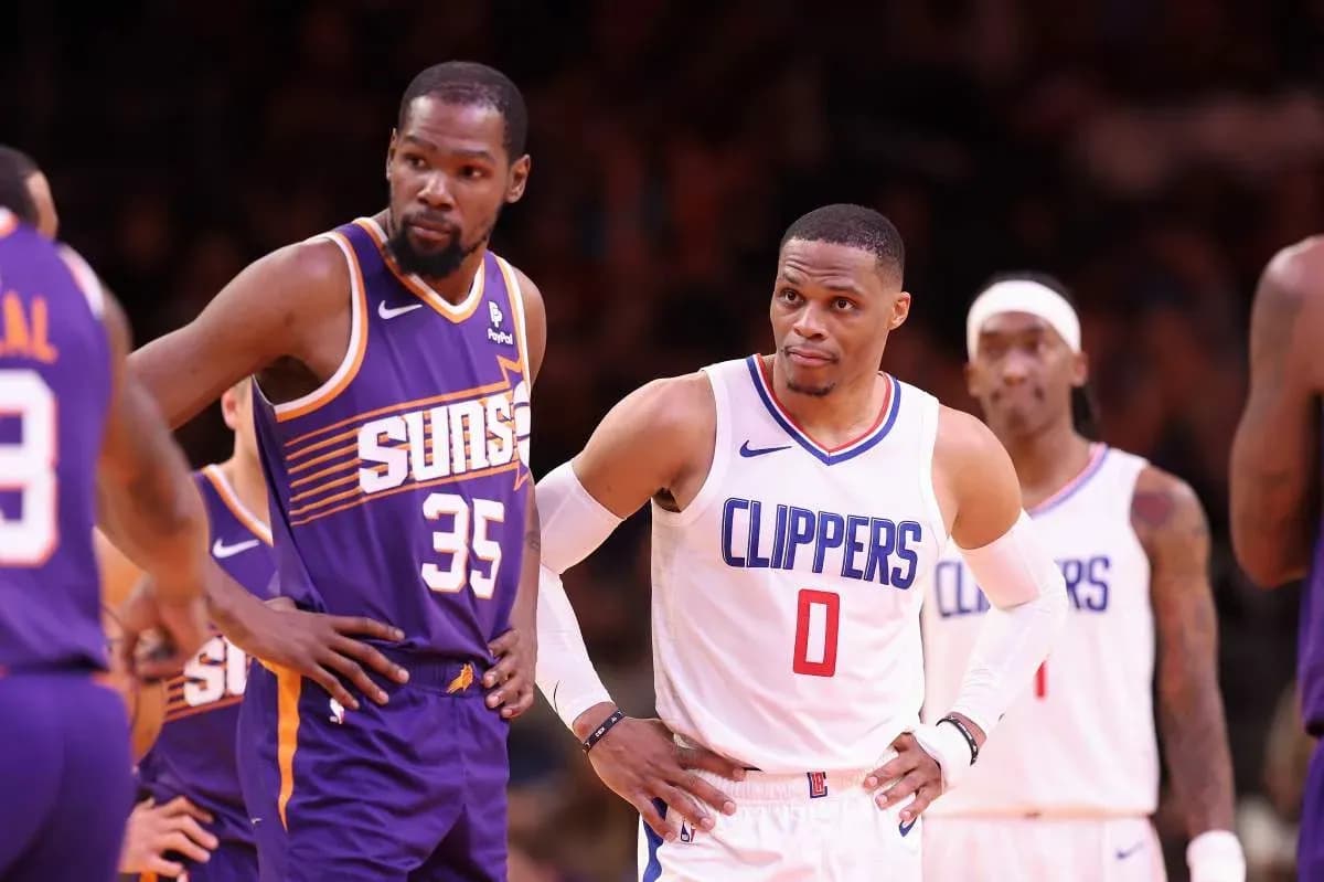 Jugadores de NBA en acción durante un partido Jugadores de NBA en acción durante un partido